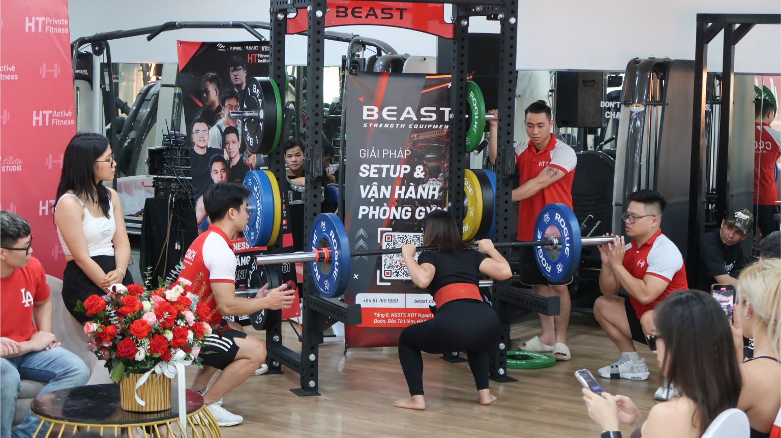 BEAST Strength nhà tài trợ VÀNG cho HFI - Fitness festival 05/07/2024 11 Beast tài trợ phần thi squat event HFI