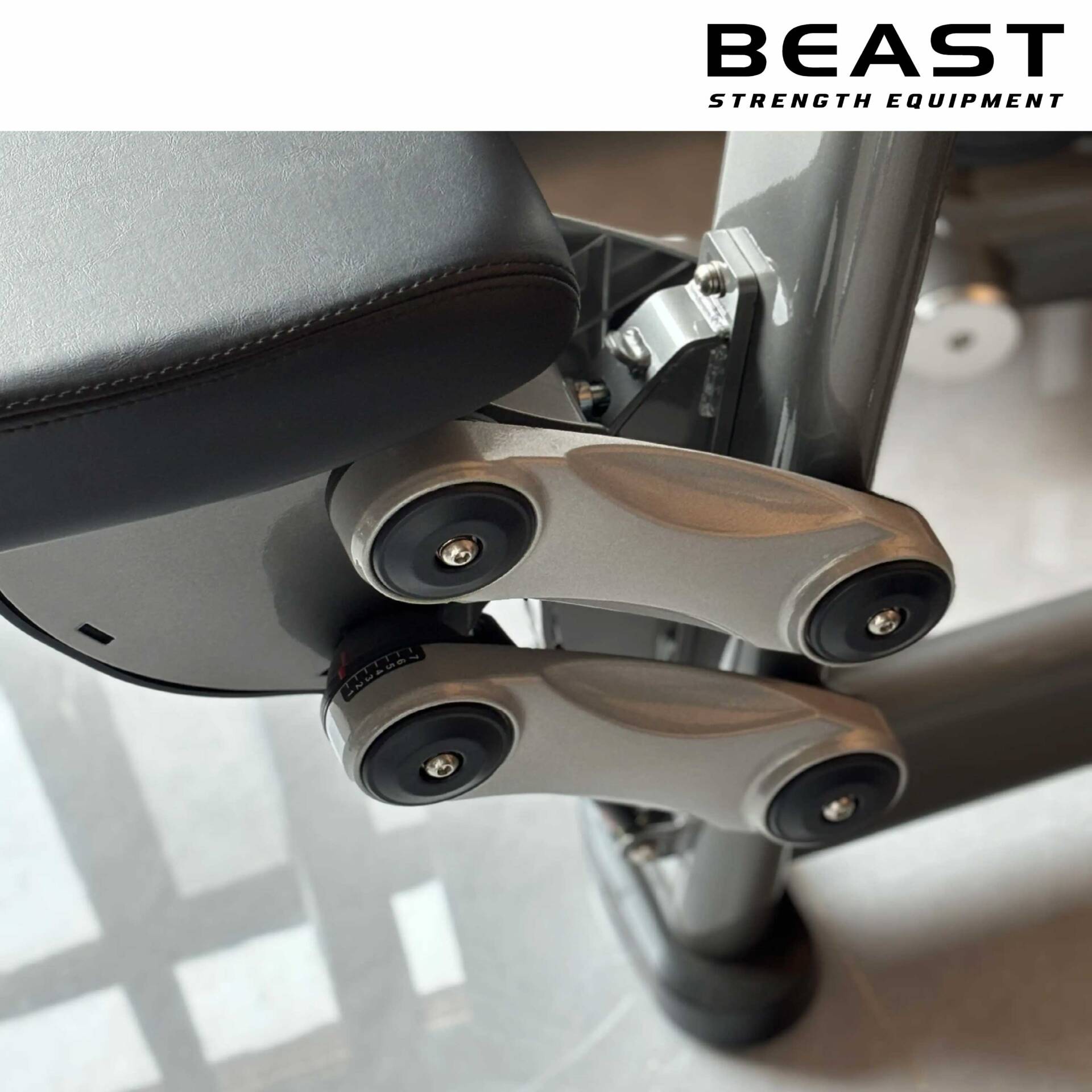 Máy ngồi kéo lưng Beast Seated Row SF90-004 15 Máy ngồi kéo lưng Beast Seated Row SF90-004