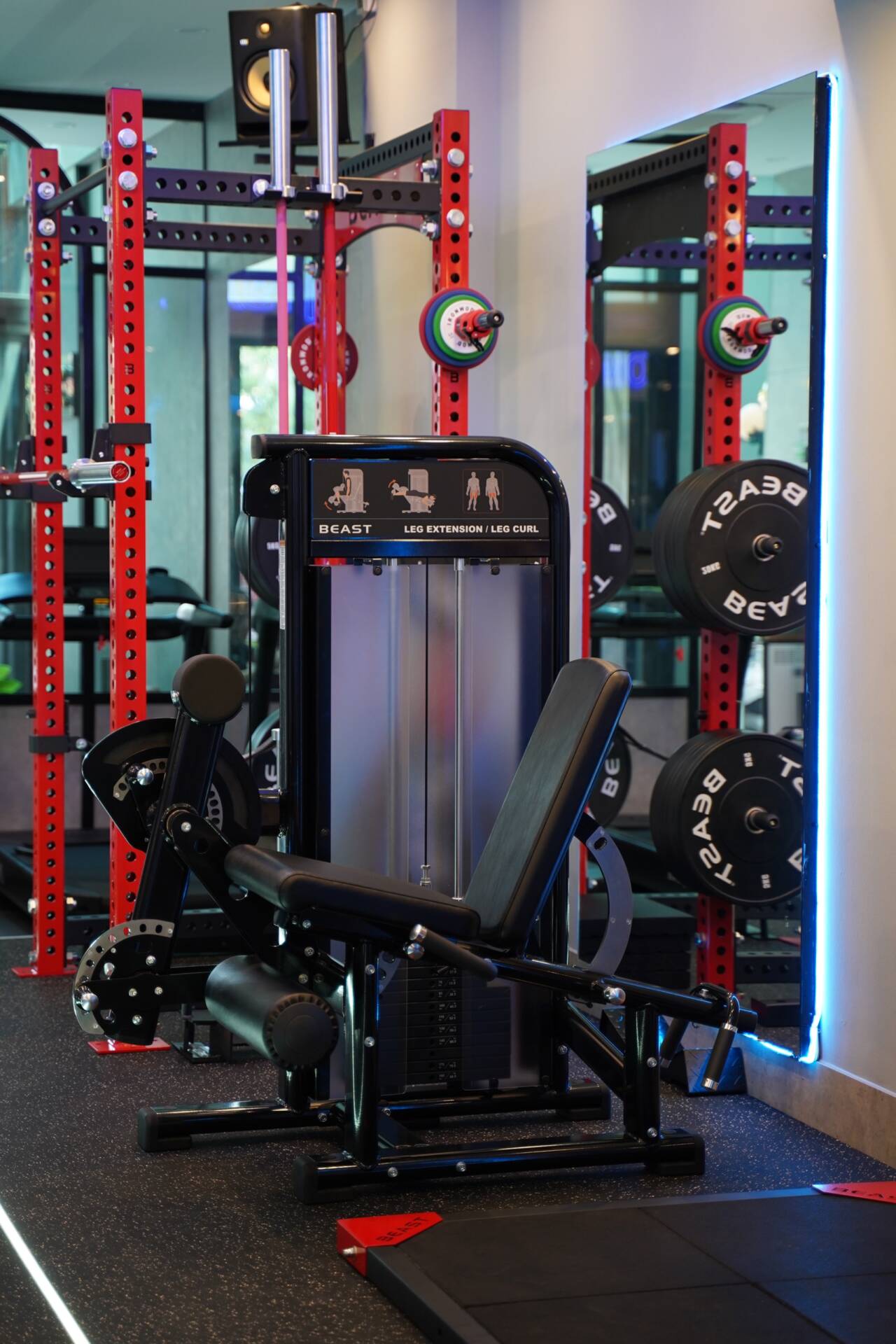 Máy tập chân Beast